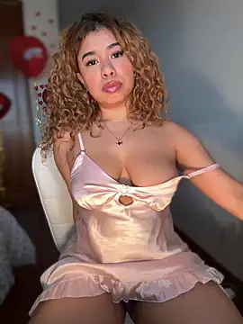 Snapshot of LEONCITA_ chatting on 02.17.25 LEONCITA online show from 02.17.25