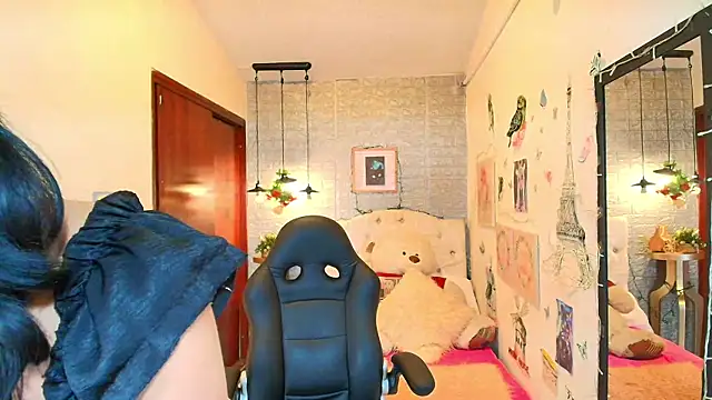 Snapshot of REDHOTTER_ chatting on 01.29.25 REDHOTTER online show from 01.29.25