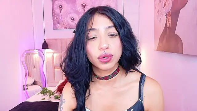 Snapshot of REDHOTTER_ chatting on 05.27.26 REDHOTTER online show from 05.27.26