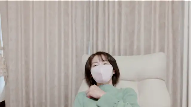 Snapshot of xxArisaxx chatting on 11.18.25 xxArisaxx online show from 11.18.25