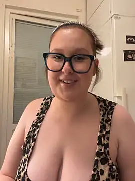 Misssmilf online show from 11.05.25