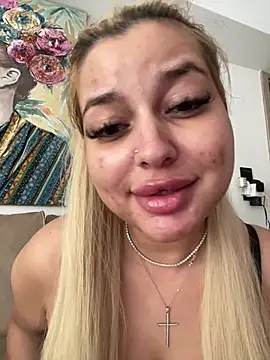 Snapshot of AllysonK chatting on 05.22.26 AllysonK online show from 05.22.26