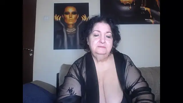 Snapshot of maturekorine chatting on 11.05.25 maturekorine online show from 11.05.25