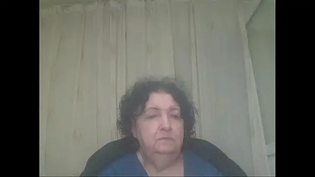 Snapshot of maturekorine chatting on 11.10.25 maturekorine online show from 11.10.25