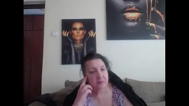 Snapshot of maturekorine chatting on 04.13.26 maturekorine online show from 04.13.26