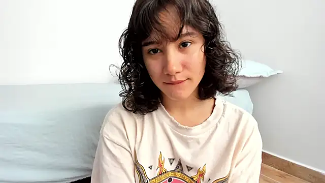 Snapshot of Eli_dl chatting on 01.04.25 Eli dl online show from 01.04.25