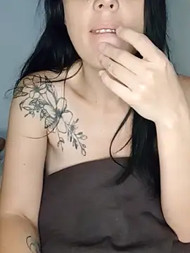 Snapshot of KarameloVzla chatting on 11.18.25 KarameloVzla online show from 11.18.25