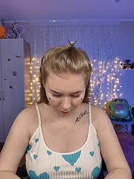 Snapshot of D0nna_ chatting on 02.13.26 D0nna online show from 02.13.26