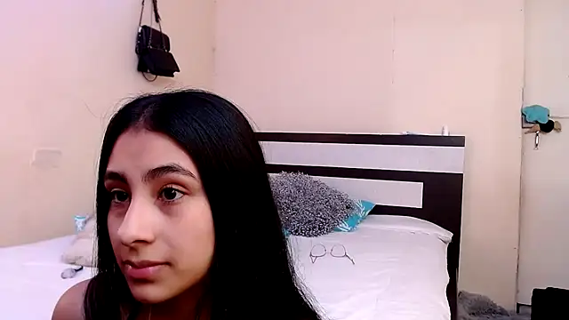 Snapshot of chika_hellar chatting on 09.19.25 chika hellar online show from 09.19.25