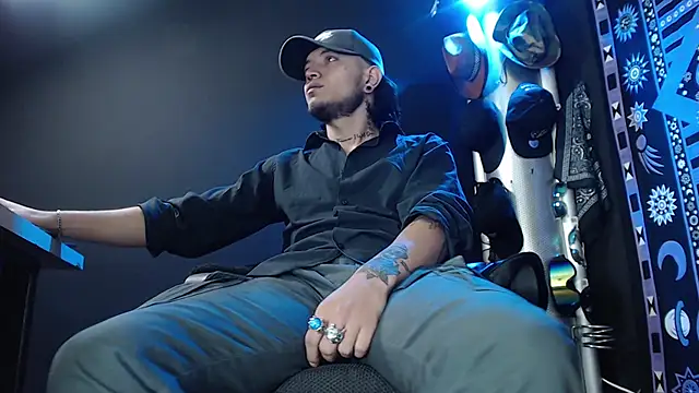 Dicaprioo  online show from 02.25.25