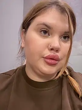 Snapshot of hi_im_Eva chatting on 10.05.25 hi im Eva online show from 10.05.25