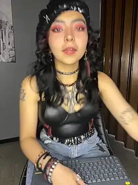 Snapshot of _Gothiccbitch_ chatting on 01.16.25 Gothiccbitch online show from 01.16.25