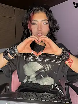 Snapshot of _Gothiccbitch_ chatting on 02.04.25 Gothiccbitch online show from 02.04.25