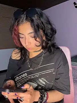 Snapshot of _Gothiccbitch_ chatting on 02.04.25 Gothiccbitch online show from 02.04.25