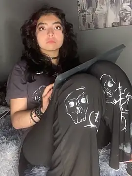 Snapshot of _Gothiccbitch_ chatting on 03.20.25 Gothiccbitch online show from 03.20.25