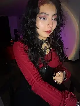 Snapshot of _Gothiccbitch_ chatting on 10.04.25 Gothiccbitch online show from 10.04.25