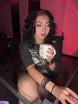 Snapshot of _Gothiccbitch_ chatting on 12.02.25 Gothiccbitch online show from 12.02.25