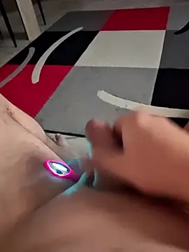 Szeltolo001 online show from 12.23.25