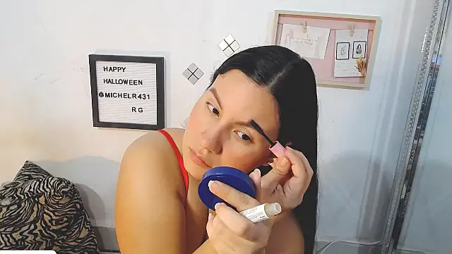 Mia  reys online show from 11.14.25