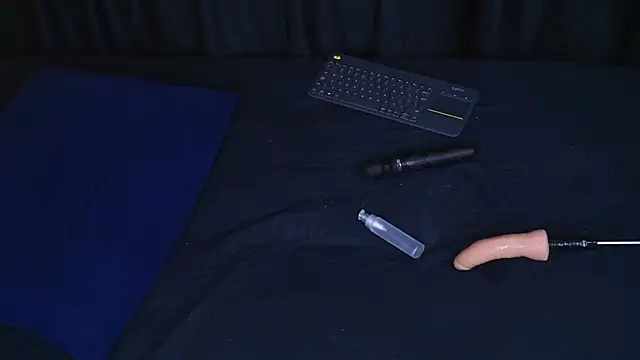 Snapshot of RaquelLust chatting on 12.21.24 RaquelLust online show from 12.21.24