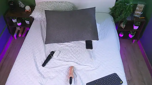 Snapshot of RaquelLust chatting on 02.10.25 RaquelLust online show from 02.10.25