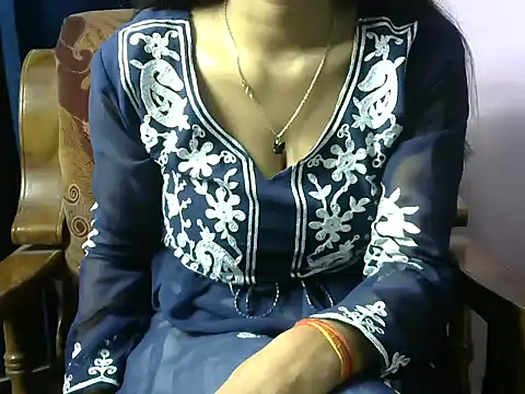 momo lov online show from 01.28.25