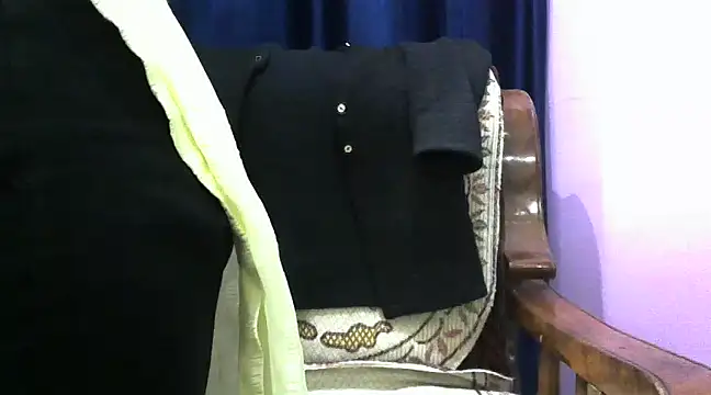 momo lov online show from 02.12.25