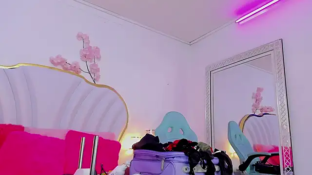 CahitlinBell online show from 02.07.25