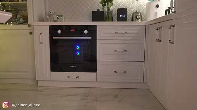 Golden Aline online show from 12.16.24