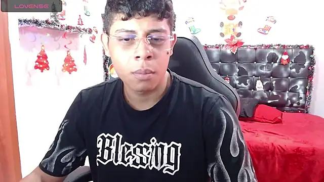 Snapshot of Wiiliam_20 chatting on 12.16.24 Wiiliam 20 online show from 12.16.24