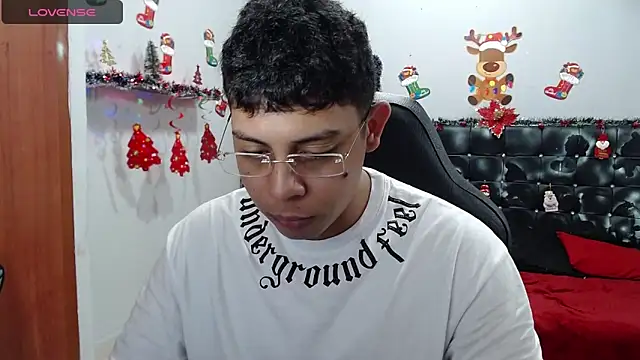 Snapshot of Wiiliam_20 chatting on 12.30.24 Wiiliam 20 online show from 12.30.24