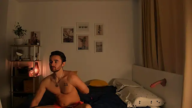 Snapshot of _Lora_Palmer chatting on 12.13.24 Lora Palmer online show from 12.13.24