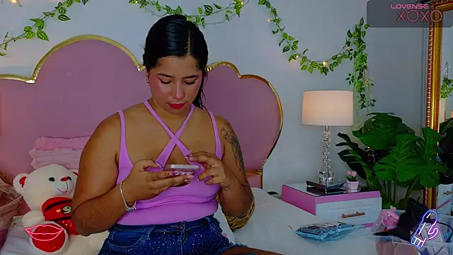 Snapshot of EmmaCrush chatting on 11.11.25 EmmaCrush online show from 11.11.25