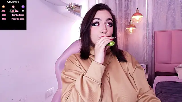 Snapshot of bella-green chatting on 12.18.24 bella-green online show from 12.18.24