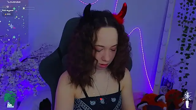 Hayle Hill online show from 02.23.26