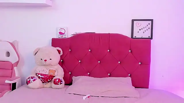 Snapshot of LucianaTomson chatting on 01.15.25 LucianaTomson online show from 01.15.25