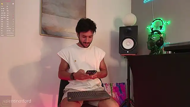 Snapshot of Valentinoford chatting on 05.19.26 Valentinoford online show from 05.19.26