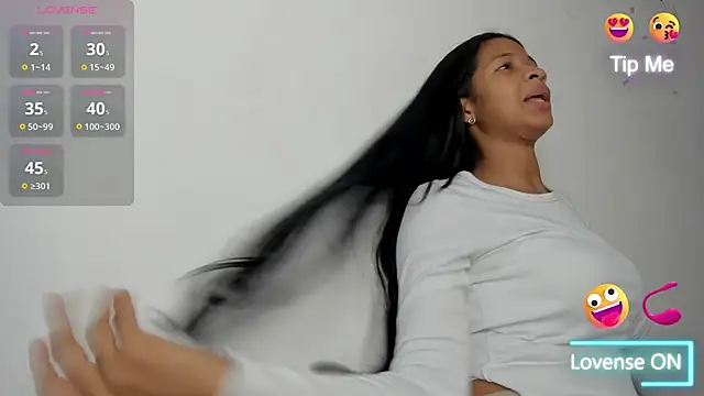 Snapshot of amaia_baez chatting on 11.04.25 amaia baez online show from 11.04.25