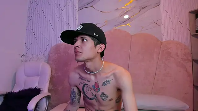 Snapshot of kendalltaylorr chatting on 03.23.25 kendalltaylorr online show from 03.23.25