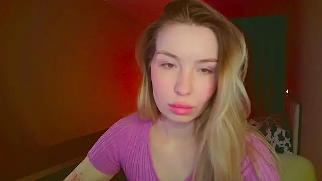 Snapshot of mia_raspberrie chatting on 02.24.25 mia raspberrie online show from 02.24.25