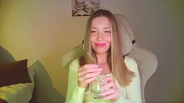 mia raspberrie online show from 06.29.26