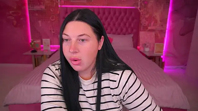 ArianaDarkk online show from 10.18.25