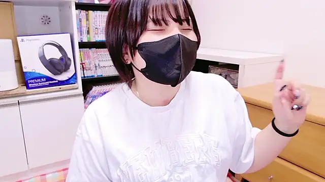 Snapshot of senachinnn chatting on 10.31.25 senachinnn online show from 10.31.25