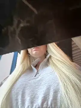 Teya moon  online show from 12.04.24