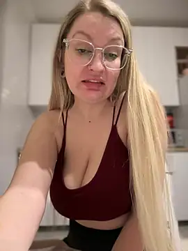 Teya moon  online show from 03.08.25