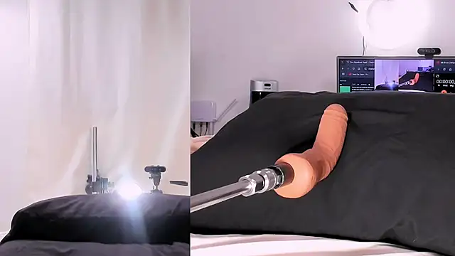 Criistal Thompson online show from 01.15.25