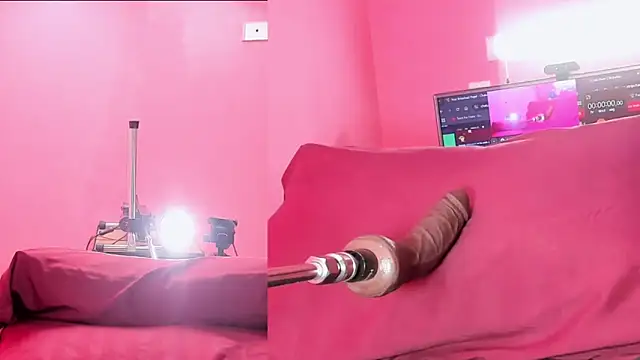 Criistal Thompson online show from 02.10.25