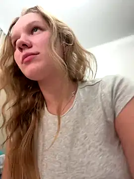 Snapshot of Ketitull chatting on 10.04.25 Ketitull online show from 10.04.25