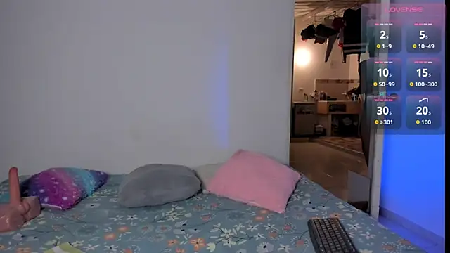 Snapshot of thamara26 chatting on 02.14.26 thamara26 online show from 02.14.26