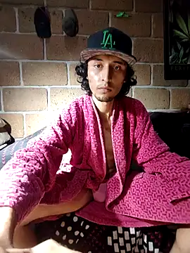 Pitudo20cmm online show from 09.18.25